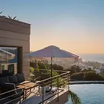Ailla Hotel *
